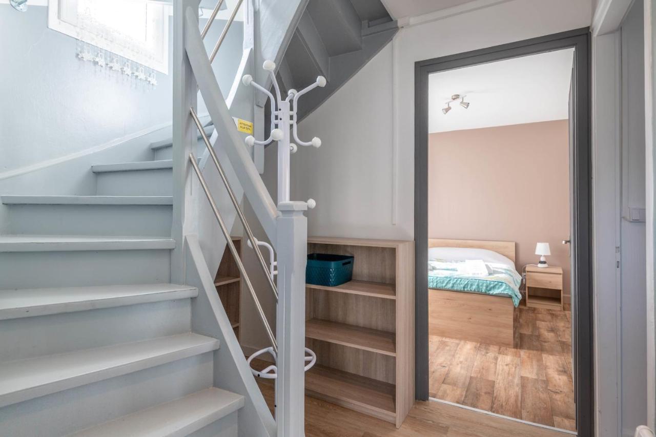 Ideally Located Furnished Townhouse With 3 Bedrooms Parking & Garden Holiday home *